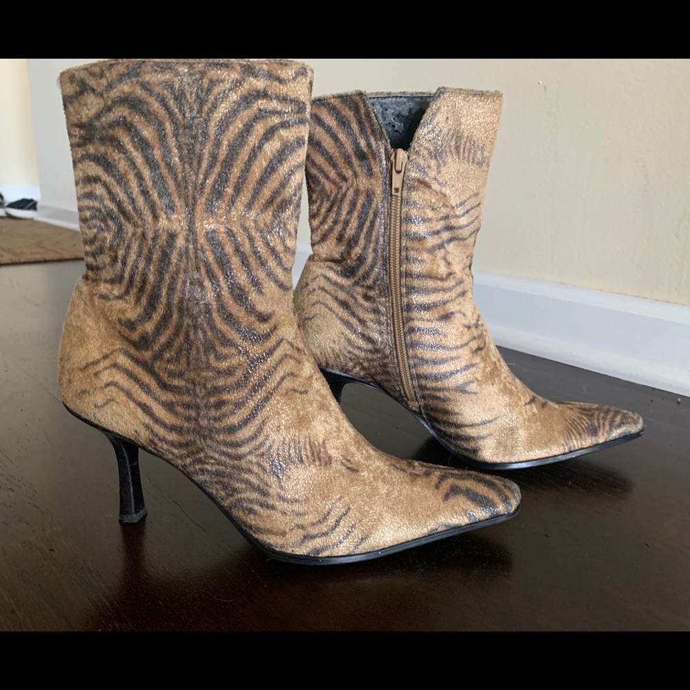 Nine West faux calf hair zebra print boot Sz 9M